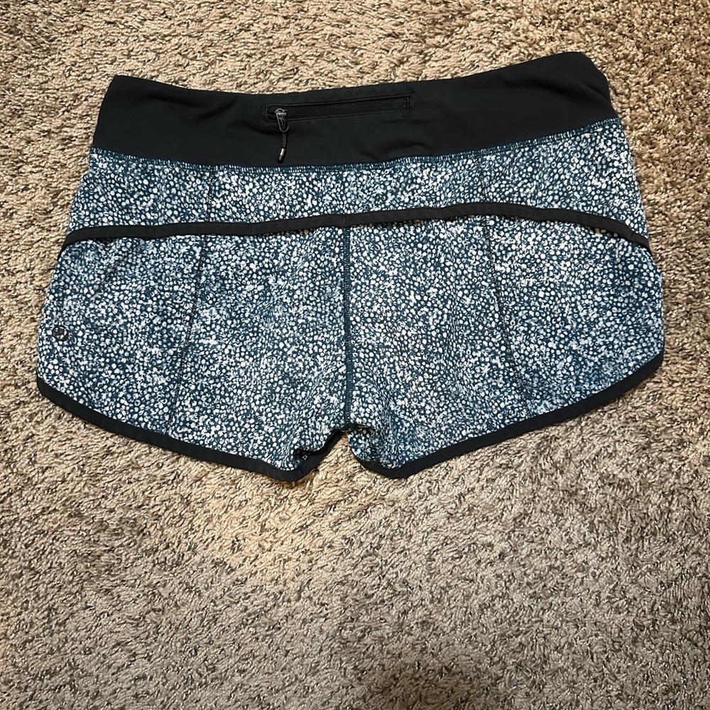 Lululemon Women’s Speed up short 2.5 inch - Size 6